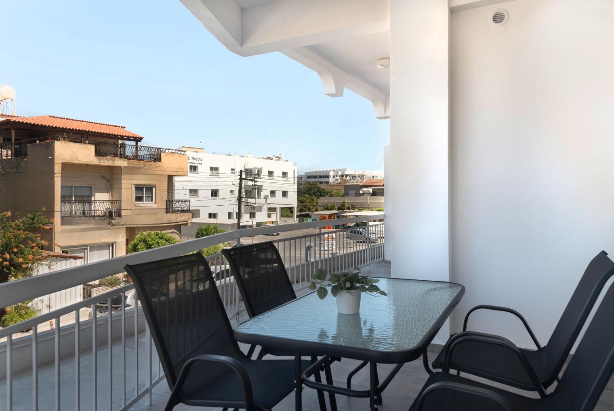Phaedrus Living City Breeze Residences Finesse Larnaca Eksteriør billede